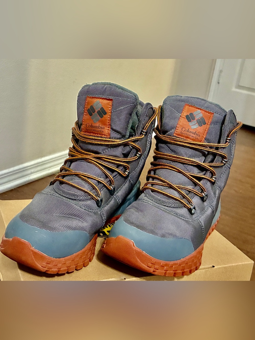 Columbia Men's Shark Gray Snow Boots Size 9